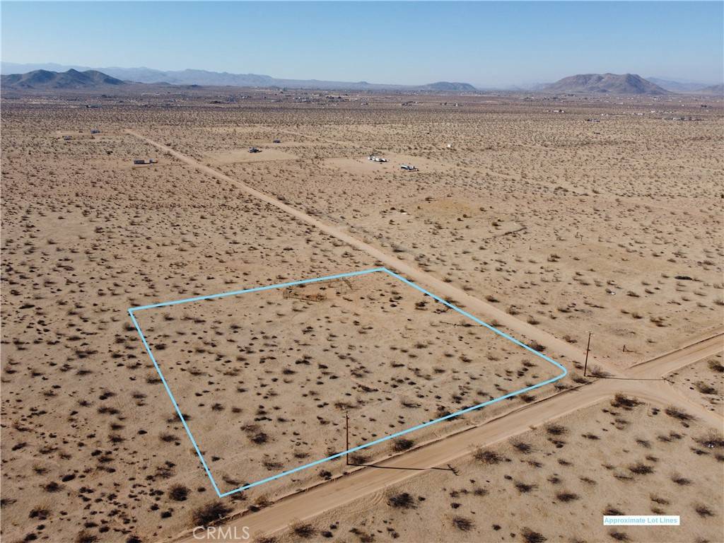 Joshua Tree, CA 92252,2 Mars DR