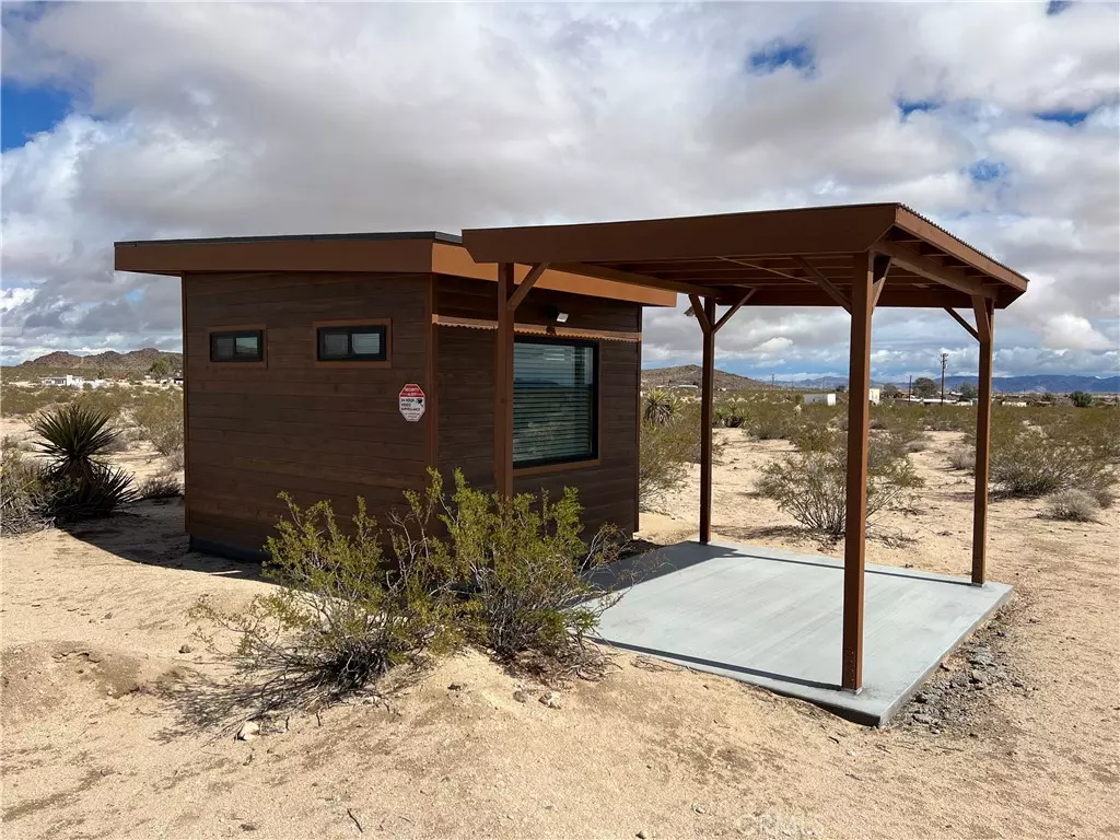 Joshua Tree, CA 92252,63323 La Brisa DR