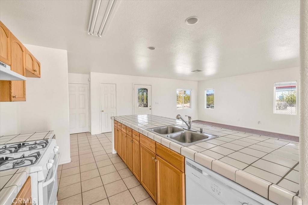 29 Palms, CA 92277,72183 El Paseo DR