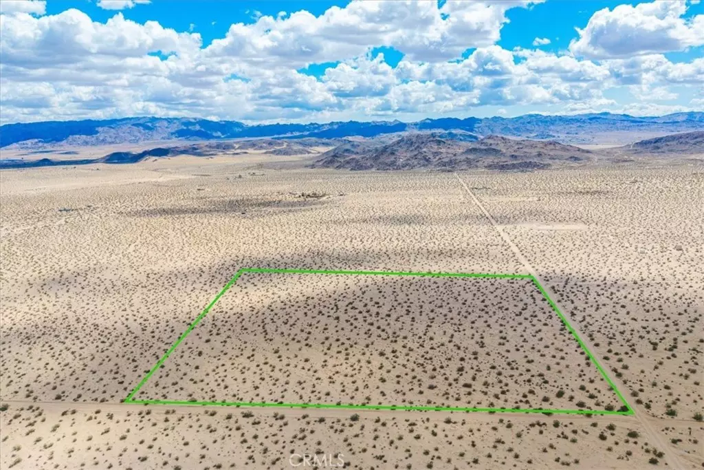 Joshua Tree, CA 92252,62 Lucille LN