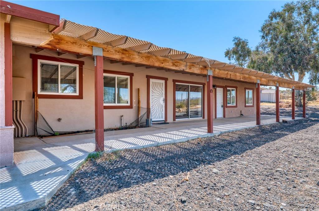 Joshua Tree, CA 92252,61375 Latham TRL