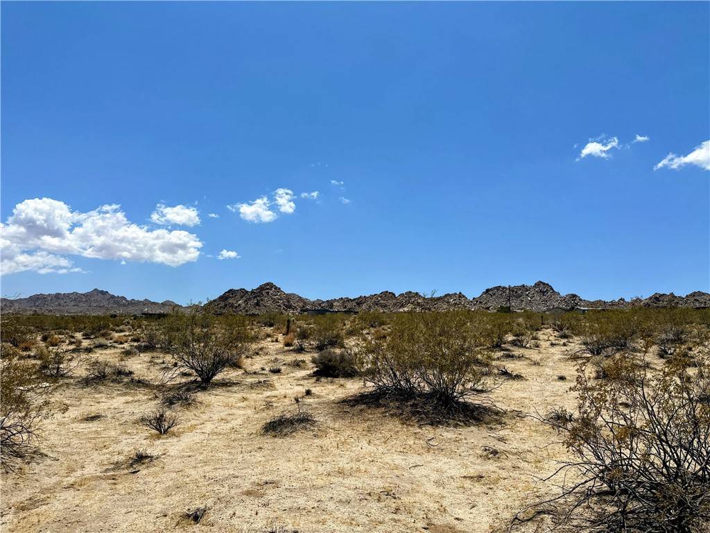 Joshua Tree, CA 92252,64200 Sullivan RD