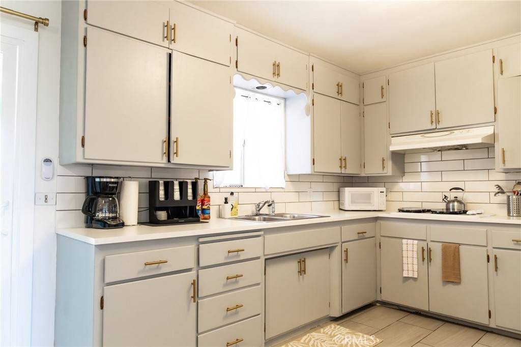 Joshua Tree, CA 92252,61740 Oleander DR