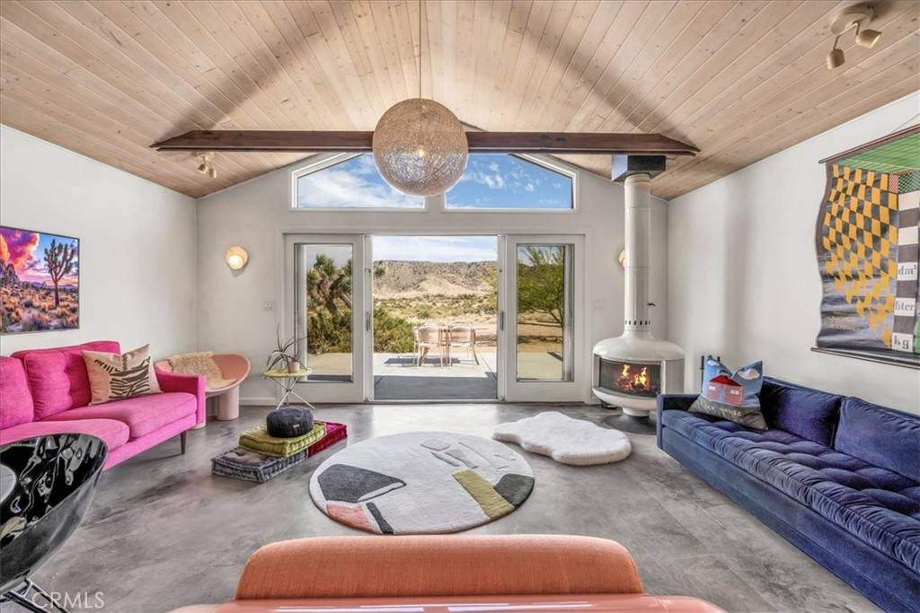Pioneertown, CA 92268,52733 Oak DR