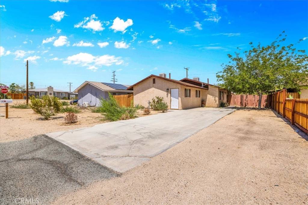 6413 Smoketree AVE, 29 Palms, CA 92277