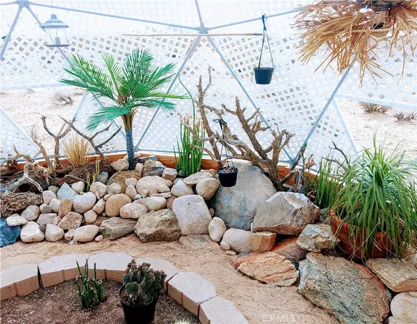 Landers, CA 92285,377 Sunny Vista RD