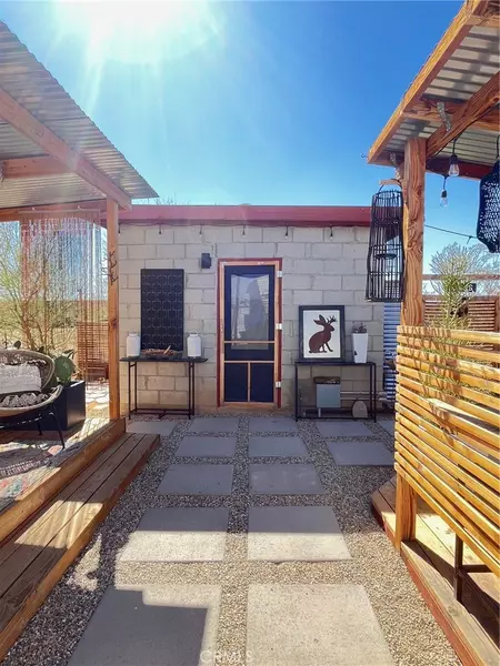 1345 Shangrila LN, Joshua Tree, CA 92252