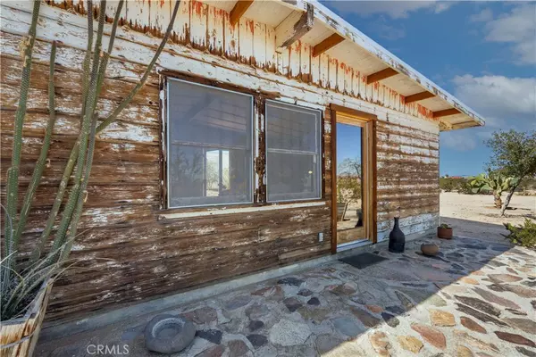 Joshua Tree, CA 92252,1356 Enchanted RD