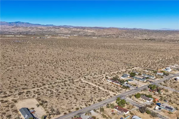 Joshua Tree, CA 92252,7442 Olympic RD