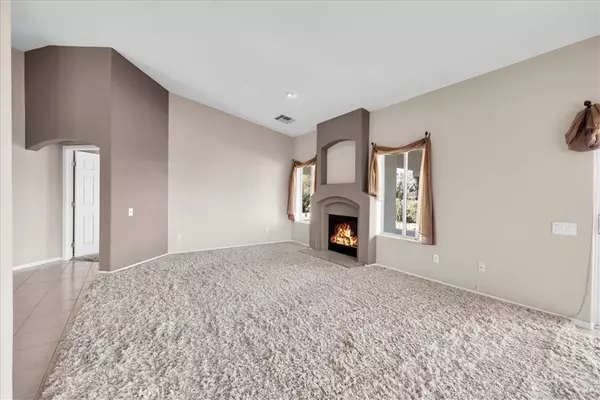 Yucca Valley, CA 92284,58082 Carlyle