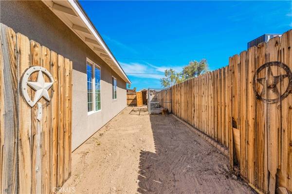 29 Palms, CA 92277,6185 Chia