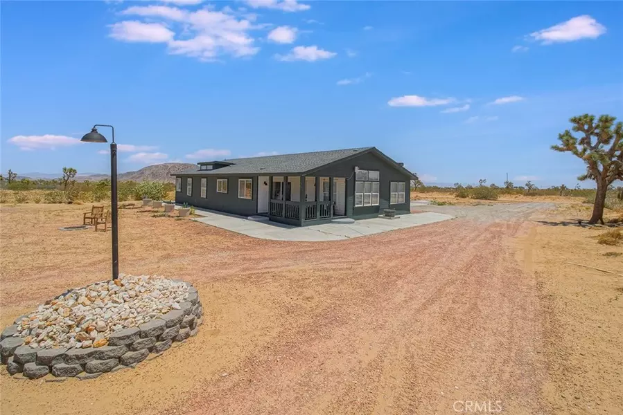 1001 Gibralter RD, Landers, CA 92285