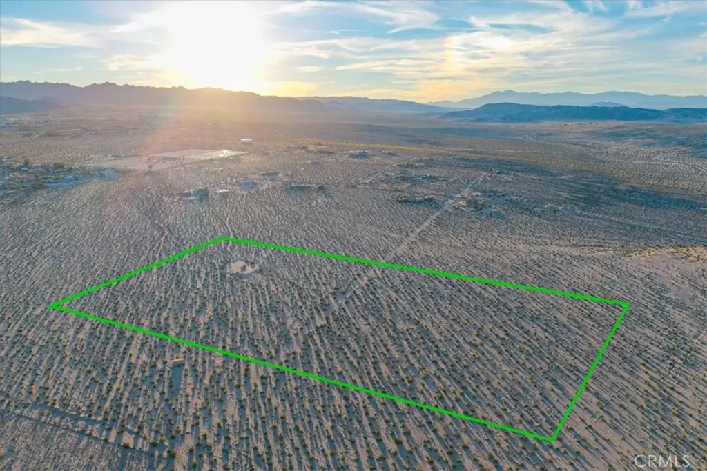 29 Palms, CA 92277,3 Laura LN