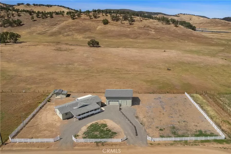 2720 Smith LN, Clearlake, CA 95422