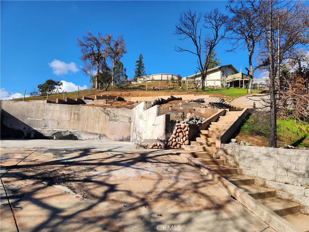 1290 Boggs LN, Lakeport, CA 95453