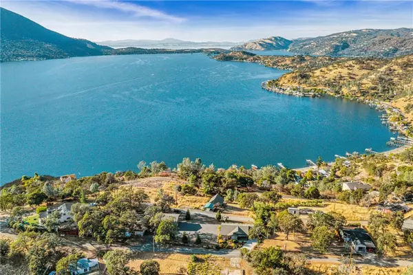 Clearlake, CA 95422,3011 Oak Crest DR