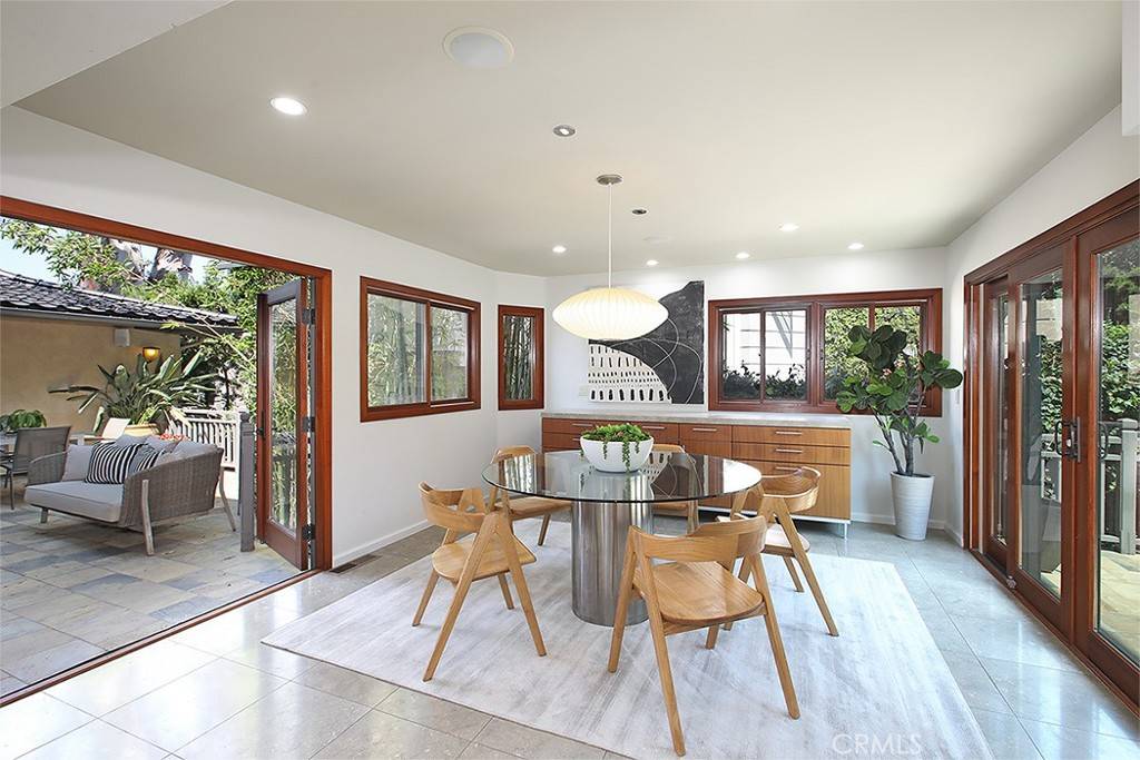 Laguna Beach, CA 92651,325 Diamond ST