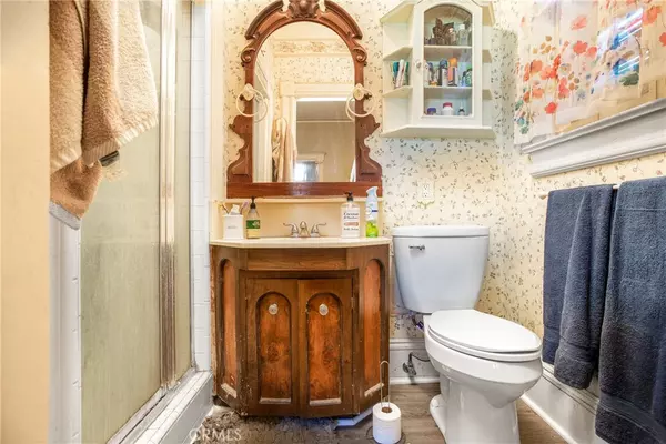 Santa Paula, CA 93060,733 E Santa Paula ST