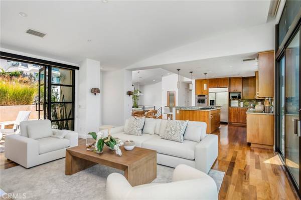Laguna Beach, CA 92651,811 Coast View DR