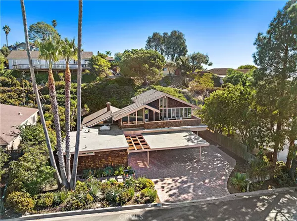 Laguna Beach, CA 92651,3044 Cresta Way