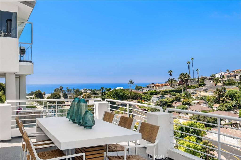 Laguna Beach, CA 92651,547 Temple Hills DR