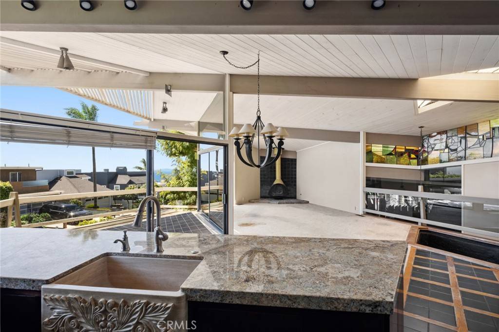 Laguna Beach, CA 92651,2559 Bonita