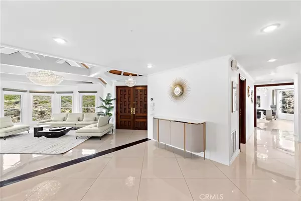 Laguna Beach, CA 92651,530 Temple Hills DR