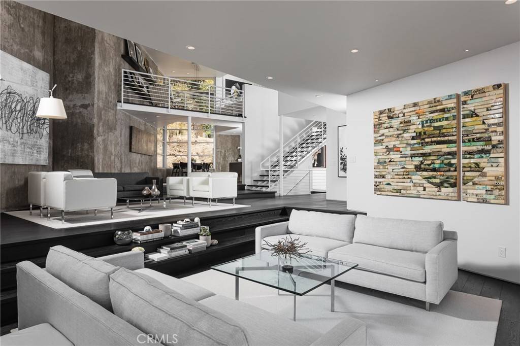 Laguna Beach, CA 92651,704 Nyes PL