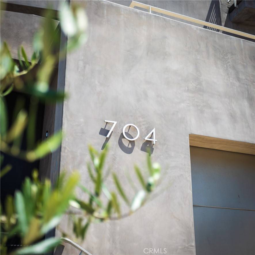 Laguna Beach, CA 92651,704 Nyes PL