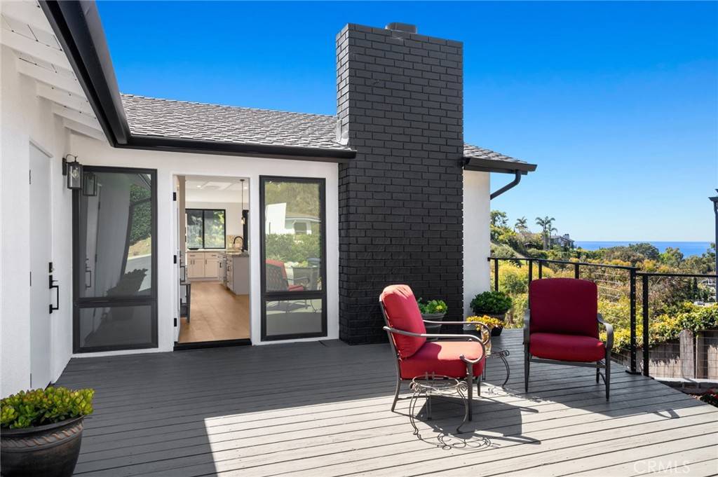 Laguna Beach, CA 92651,990 Meadowlark DR