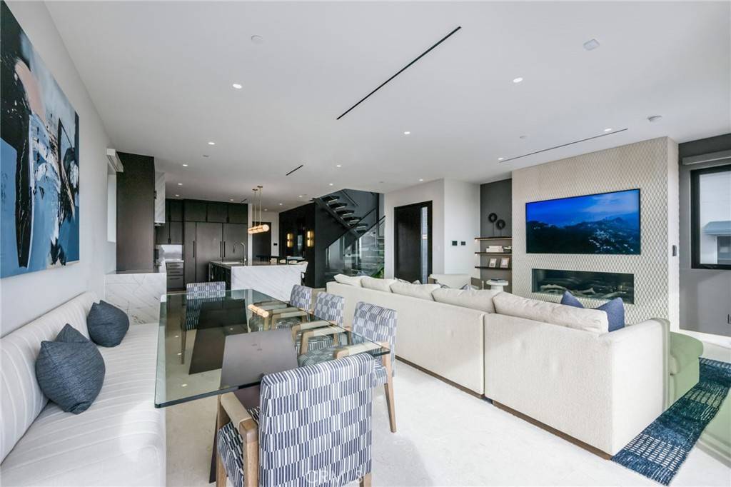 Newport Beach, CA 92661,218 E Oceanfront