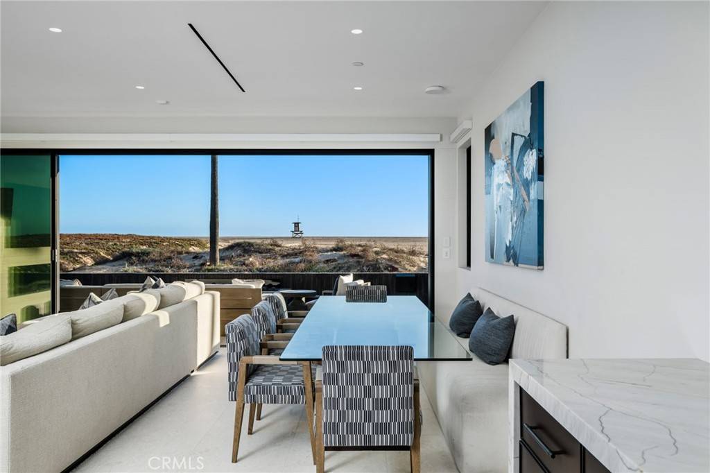 Newport Beach, CA 92661,218 E Oceanfront
