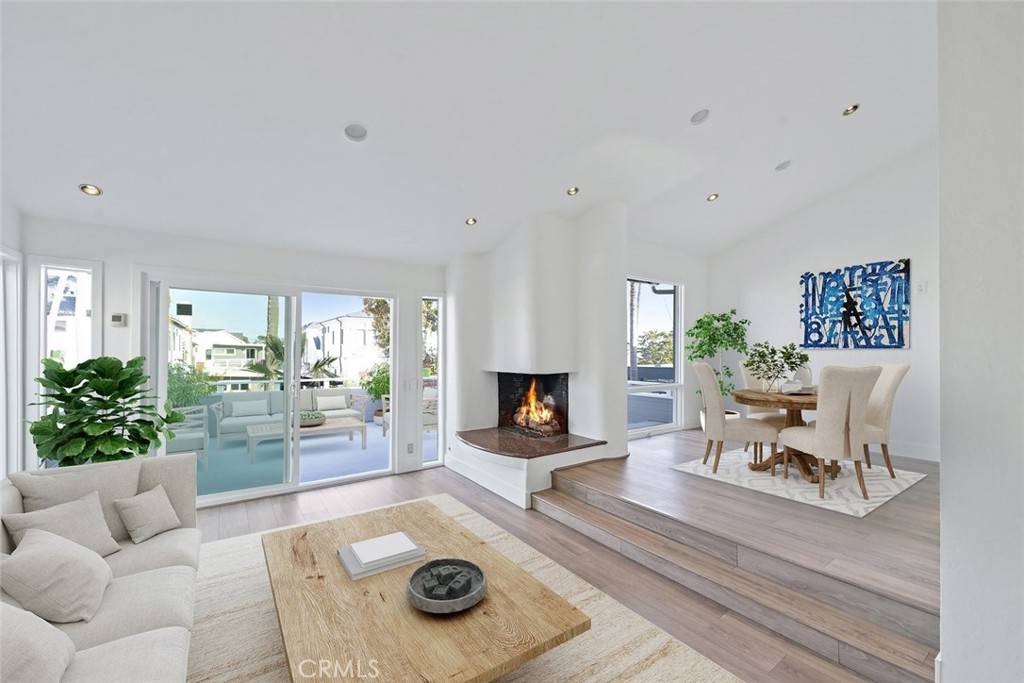 Corona Del Mar, CA 92625,411 Goldenrod #B