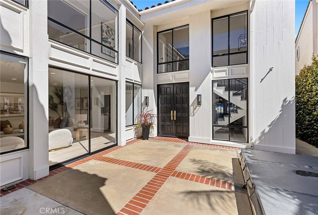 Newport Beach, CA 92660,7 Linda Isle