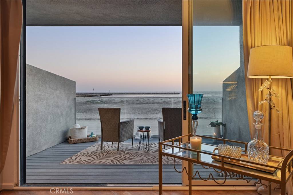 Marina Del Rey, CA 90292,6 Voyage ST #204