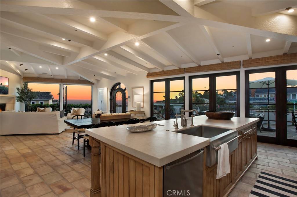 Laguna Beach, CA 92651,1292 Cliff DR