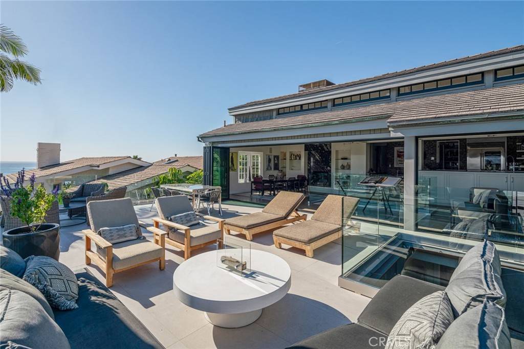 Laguna Beach, CA 92651,998 EMERALD BAY