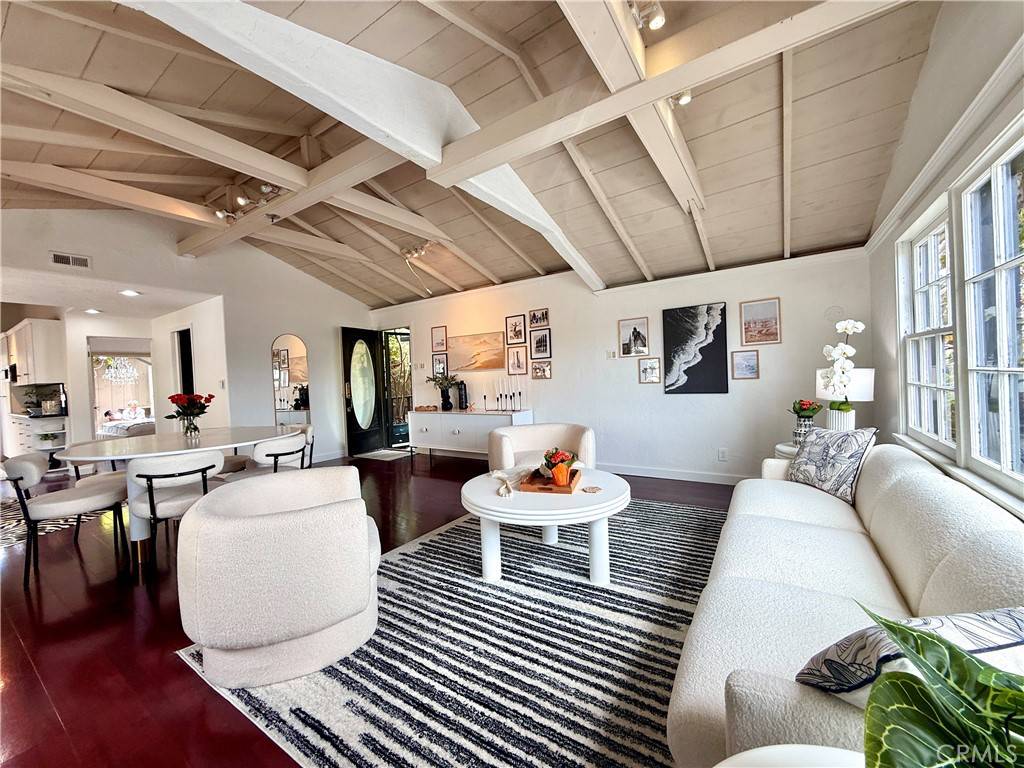 Laguna Beach, CA 92651,1056 Glenneyre ST