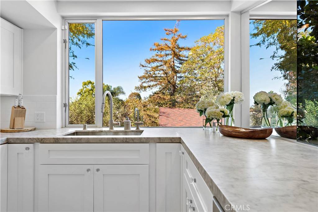 Laguna Beach, CA 92651,592 Bluebird Canyon DR