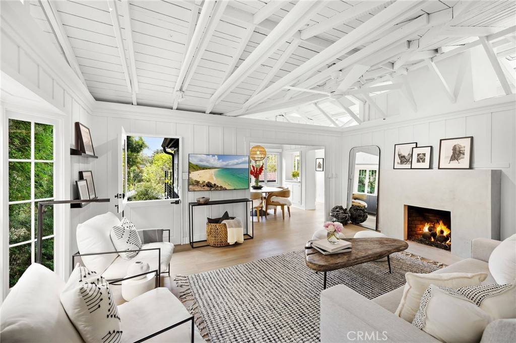 Laguna Beach, CA 92651,592 Bluebird Canyon DR