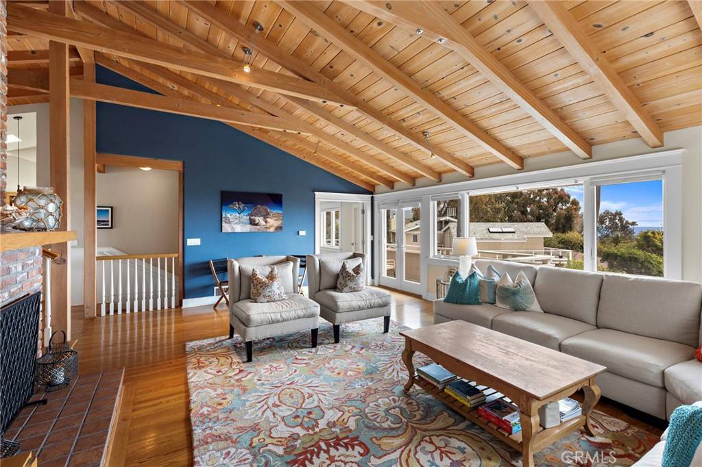 Laguna Beach, CA 92651,522 High DR
