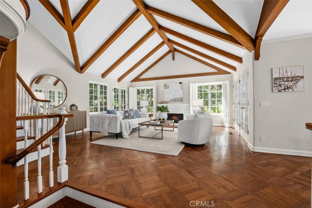 Laguna Beach, CA 92651,421 High DR