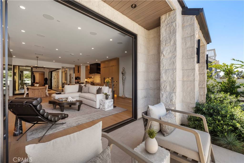 Corona Del Mar, CA 92625,412 Heliotrope AVE