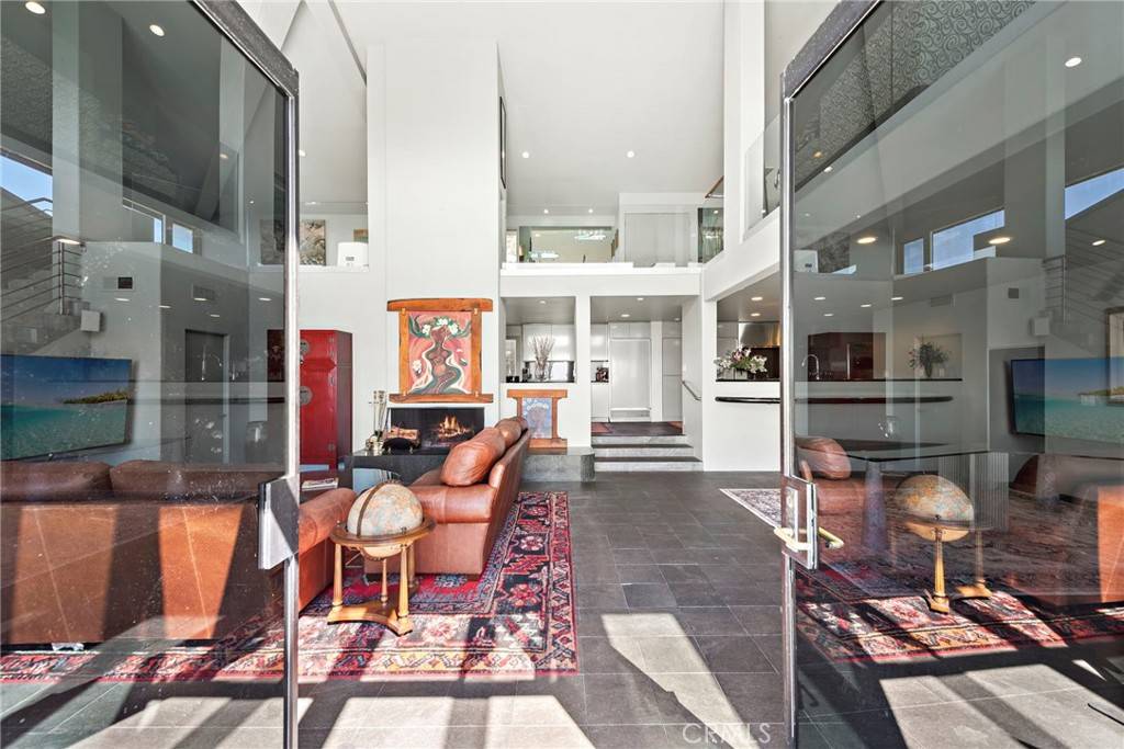 Laguna Beach, CA 92651,622 Mystic WAY
