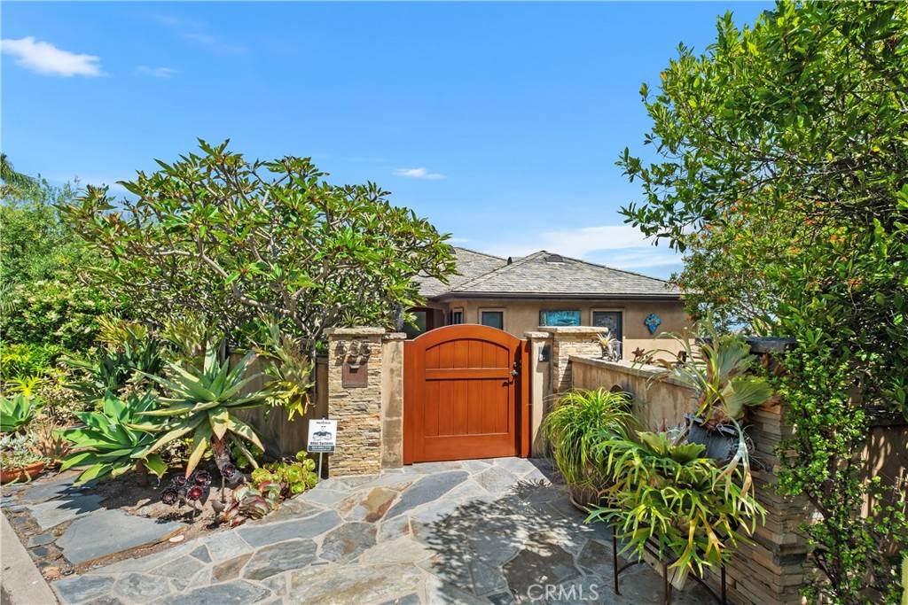 Laguna Beach, CA 92651,535 High Dr