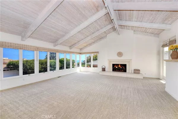 Laguna Beach, CA 92651,906 EMERALD BAY