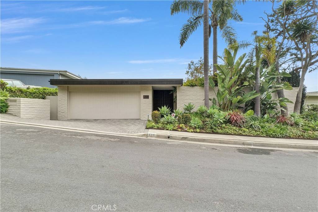 Laguna Beach, CA 92651,537 Dunnegan PL