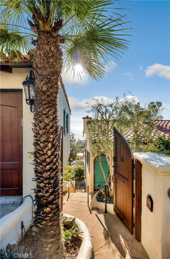 Laguna Beach, CA 92651,802 Rembrandt DR