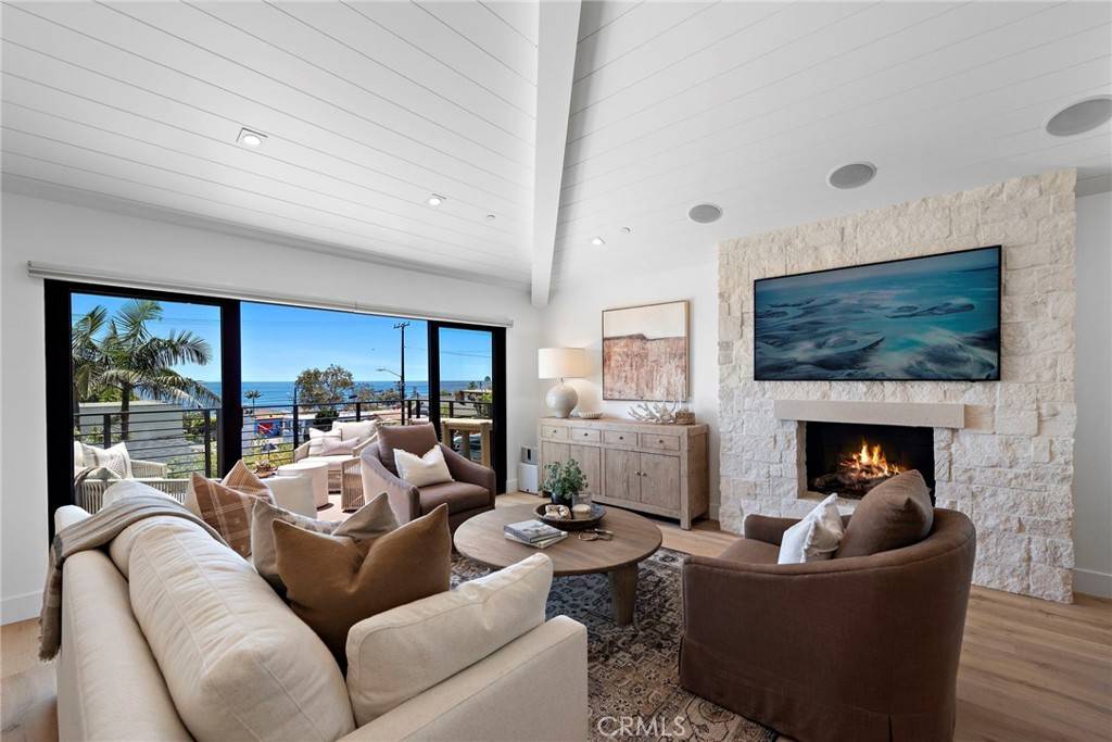Laguna Beach, CA 92651,243 Wave ST