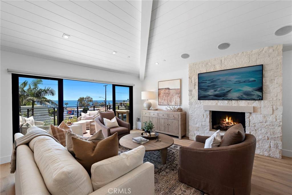 Laguna Beach, CA 92651,243 Wave ST